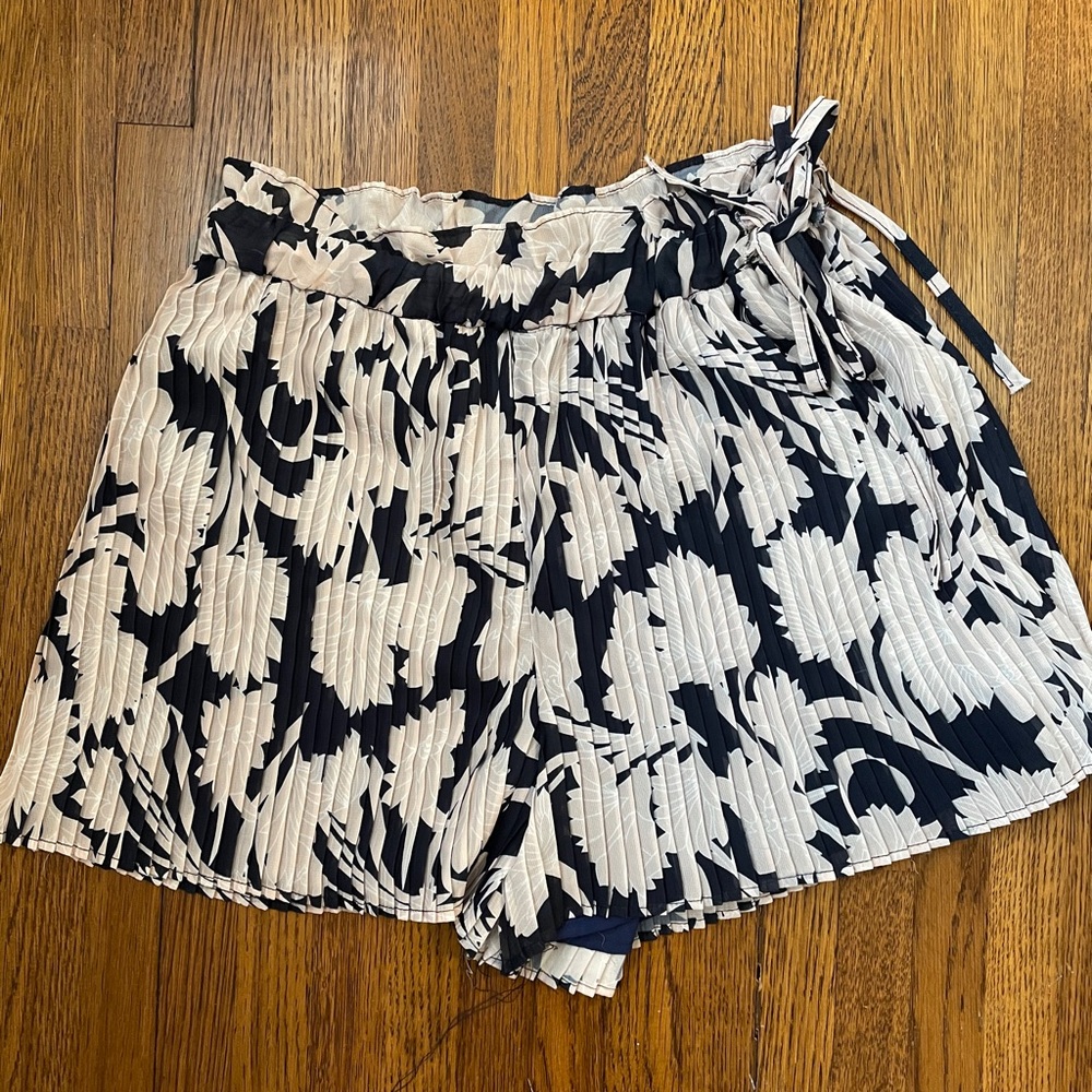 Pleated flowy shorts